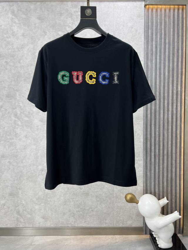 Gucci 古奇 2024最新品，专柜同步有售，原单狠货，时尚休闲圆领短袖，进口原版高支铜蚕丝棉面料，唯一可以做代购级别的渠道狠货，精致印花工艺字母图案装饰lo