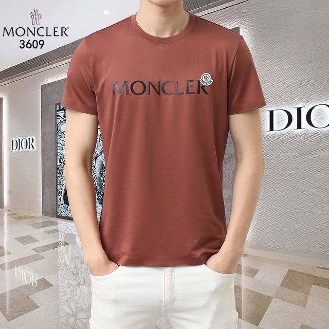 春夏moncler男士短袖t-Shirt，原厂订单渠道，极具个性高级风，胸前品牌字母logo图案设计最新时尚潮流人气产物驾到，又是一款简约高级的时尚单品，穿搭魅