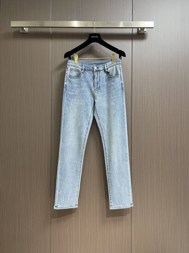 Lv 2024Ss男士丹宁牛仔裤，客供高级进口的丹宁原色面料，特选日本冈山纯正13Oz 盎司牛仔布料，重磅环保植物酵素水洗工艺，肌理有着淡淡的复古色彩，相当漂亮