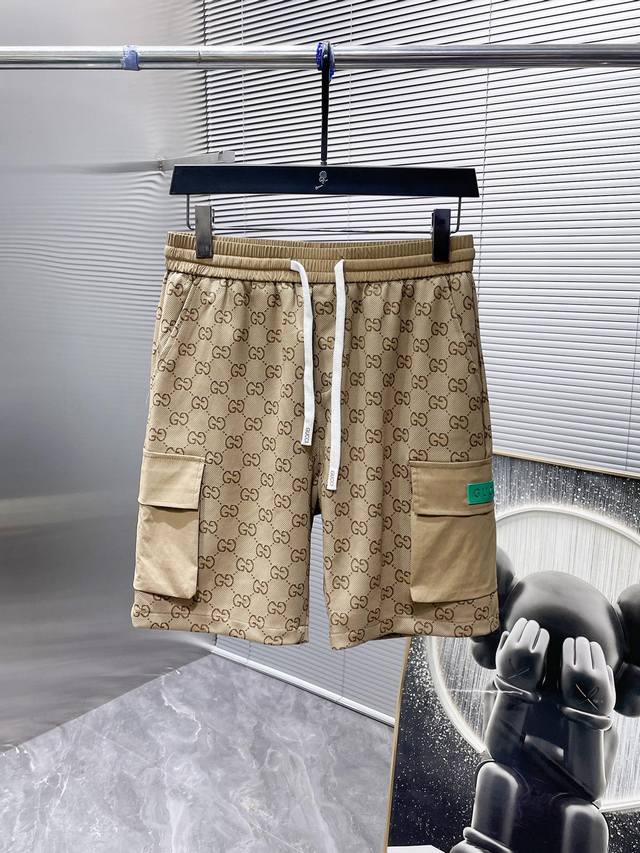 古奇 Gucci 2024夏季新款 短裤 休闲裤，高端版本！专柜定制面料 透气舒适度高，细节无可挑剔，品牌元素设计理念，体现高品质。手感细腻柔软！呈现休闲裁剪，