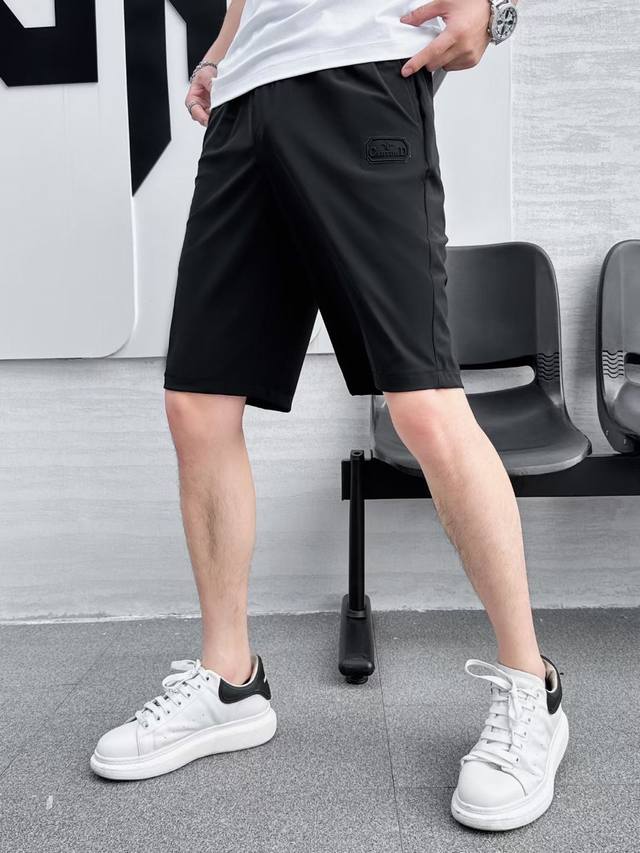 Dior 迪奥 2024Ss春夏新款休闲短裤、进口定制面料、重工艺精心打造刺绣logo、抽绳设计、版型绝佳、上身舒适保暖不臃肿、设计经典时尚、潮男必备爆款单品。