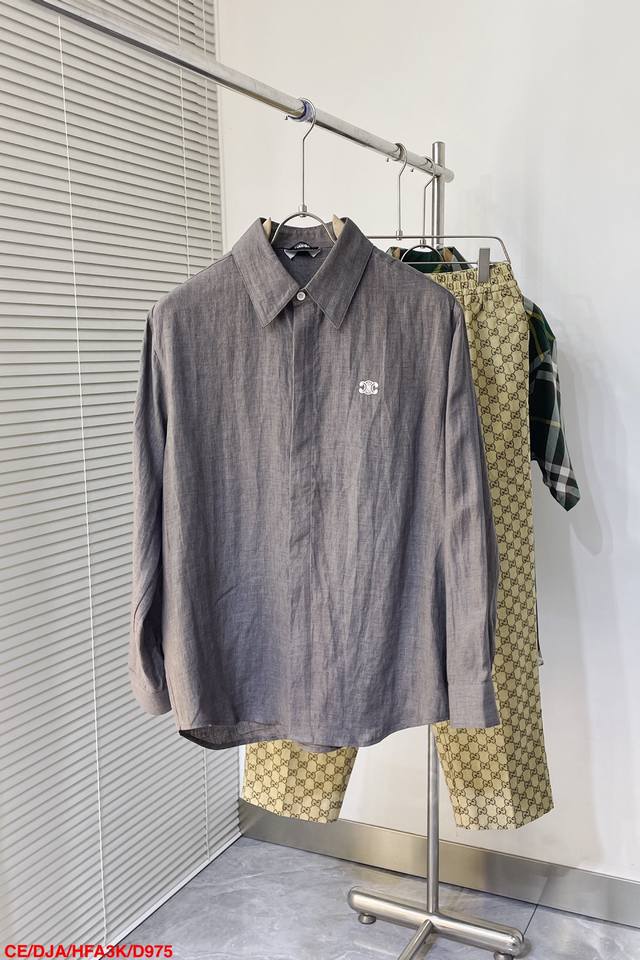 D975 Ceceline 法国亚麻衬衫 .Cil复古logo .日本麻料...超好看的咖灰色、白色。 前所未有的舒适....最舒适的夏天，就是有一天合体的麻衬