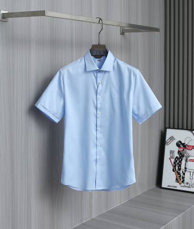 杰尼亚衬衫了zegna品牌一直是社会名流所青睐的，想必大家都很熟悉，看着比较普通但穿起来效果特别棒上上身不黏身而且不软塌。 让你上班通勤休闲都能颜值在线，气场拉