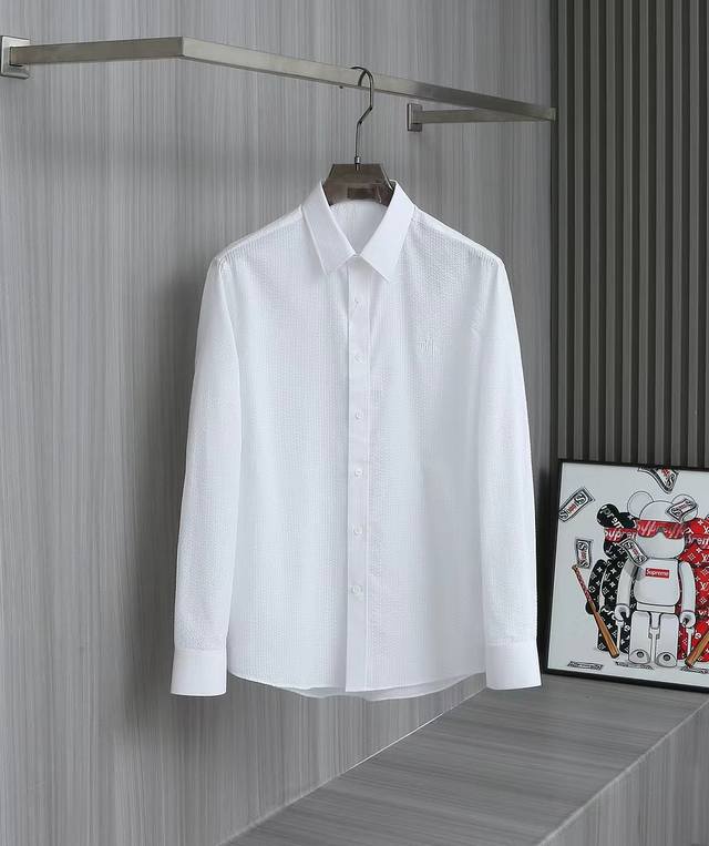 迪奥，2024春夏桑蚕丝混纺泡泡布衬衫，经典白色。Smlxlxxl