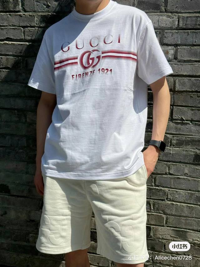 高品质 Gucci 古驰 渐变字母logo短袖t恤，采用立体双g图标，渐变印花工艺，区别于普通的印花图标 ，官网同步，专柜纯棉面料！贴肤舒适，耐看又好穿，经典简