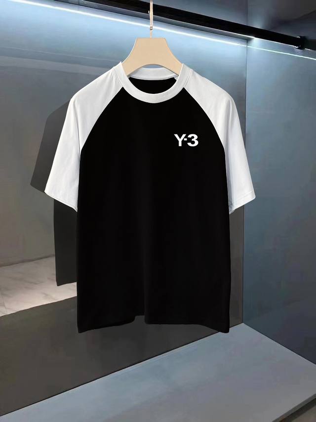 Y-3 插肩新款字母印花双层重工短袖t桖 字母图案不管是t桖还是卫衣都是每年的爆款单品 前幅大面积印花采用大康丽数码印花机直喷 成本极高 经过多次的调试打版图案