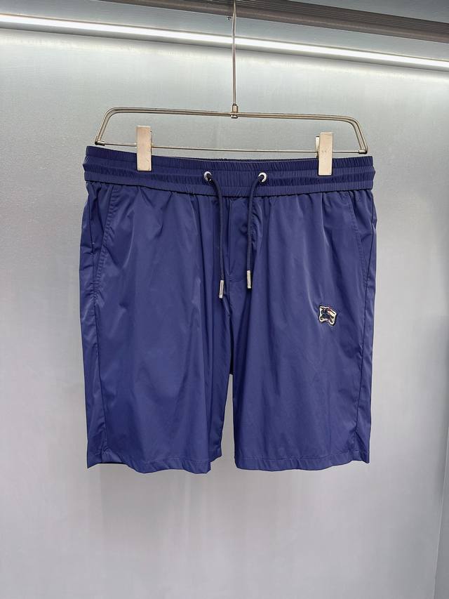 巴宝莉 2024夏新款！官网同步发售。品牌经典logo休闲短裤 ，定制面料，舒适度极好，手触感强烈。辨识度极高，完美品相工艺。 上身超漂亮 M-3Xl