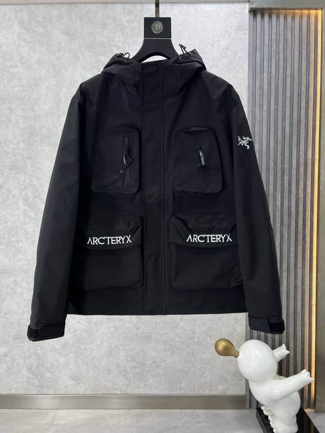 Arcteryx 始祖鸟 官网同款，三标齐全，提前发售 2024Ss开春新款男士夹克外套，双面穿原单三标齐全高端版本 专柜定制面料 透气舒适度高，细节无可挑剔，