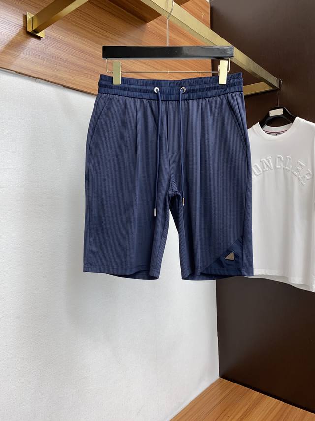 普拉达 2024夏季新款男士休闲短裤，高级定制面料透气面料 透气弹力舒适度极高，细节无可挑剔，顶级辅料配备，设计理念，手感细腻柔软！上身版型超赞！尺码：M-4X