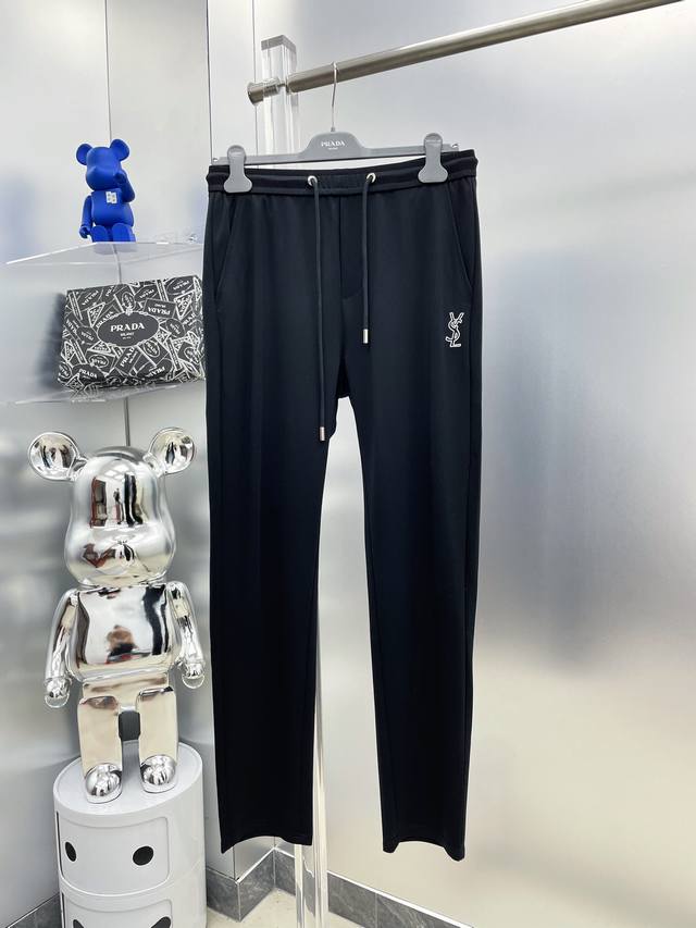 Slp 圣罗兰 Ysl2024春夏新款！品牌经典logo休闲裤 长裤 设计师采用上下立体感拼接，定制面料，舒适度极好，手触感强烈。辨识度极高，完美品相工艺。 尺