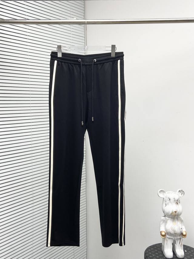 Gucc1 2024春夏新款休闲裤！官网同步发售。品牌经典logo休闲裤 ，定制面料，舒适度极好，手触感强烈。辨识度极高，完美品相工艺。 尺码：M-3Xl