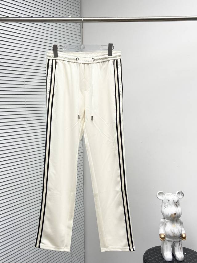 Gucc1 2024春夏新款休闲裤！官网同步发售。品牌经典logo休闲裤 ，定制面料，舒适度极好，手触感强烈。辨识度极高，完美品相工艺。 尺码：M-3Xl
