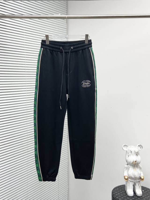 Gucc12024春夏新款休闲裤！官网同步发售。品牌经典logo休闲裤 ，定制面料，舒适度极好，手触感强烈。辨识度极高，完美品相工艺。 尺码：M-3Xl