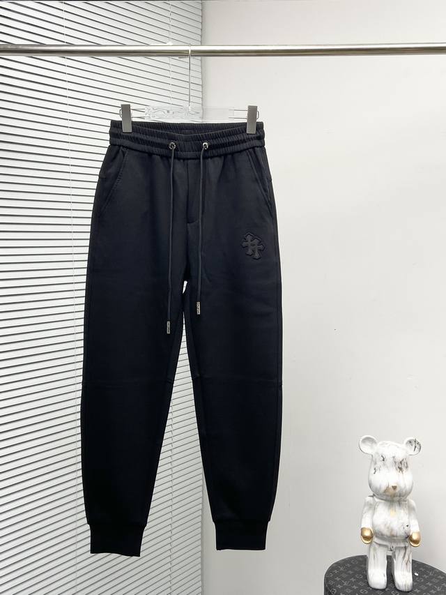 Ch 2024春夏新款休闲裤！官网同步发售。品牌经典logo休闲裤 ，定制面料，舒适度极好，手触感强烈。辨识度极高，完美品相工艺。 尺码：M-3Xl