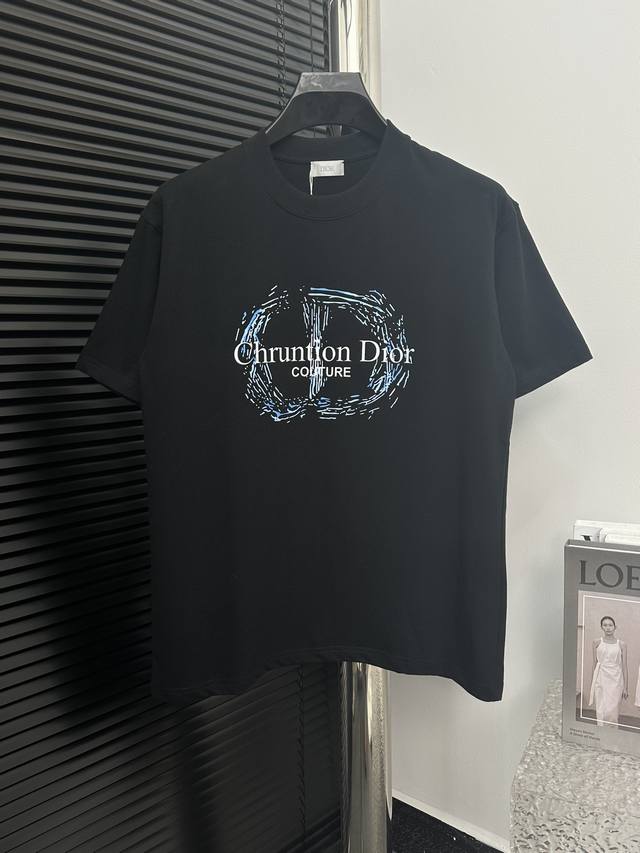 Dior 迪奥24Ss印花款短袖t恤 超级标志性品牌logo印花图案 原版印花一比一复刻，数码印花工艺 宽松版型 男女同款 颜色：黑色 白色 码数：S-Xxl