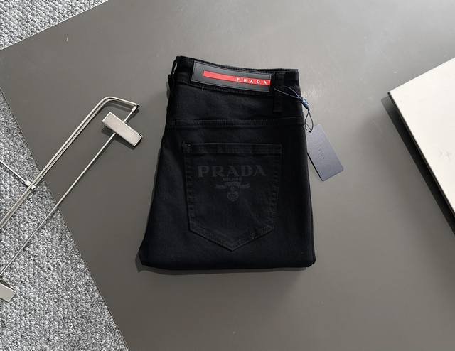 Prada 普拉达 2024 春夏新品 专柜有售 实体店极品牛仔裤专柜原版1:1好货，适合各个年龄段。市场最高版本的欧洲进口面料。舒适柔软亲肤，上身效果超级棒时
