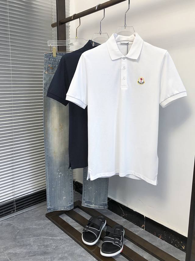 Moncler 蒙口 2024夏款最新，官网最新款男士短袖翻领polo衫，高端定制进口丝光珠地棉面料 穿着舒适、丝滑透气 、 胸前品牌经典刺绣图案、 纽扣带lo