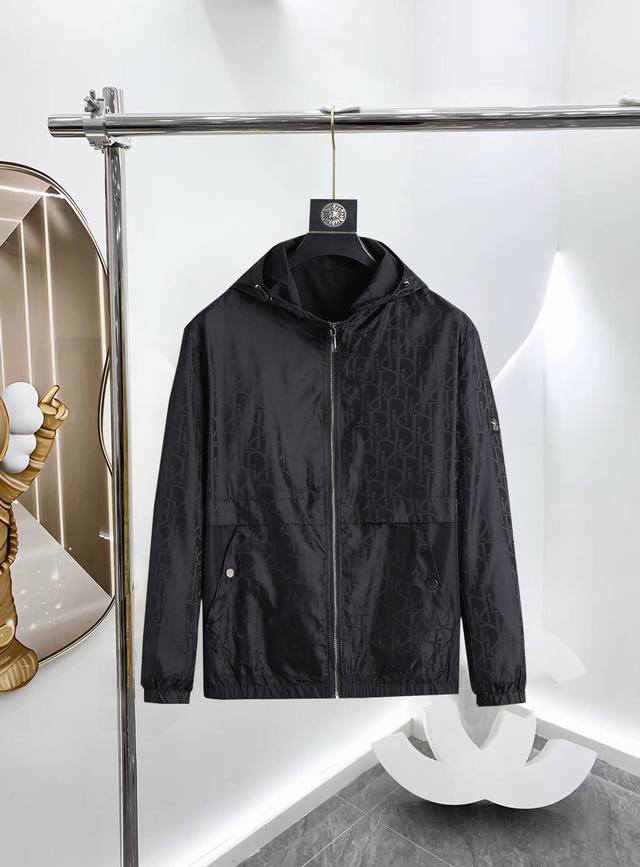 迪奥dior 2024春季新款男士夹克外套，原单三标齐全高端版本！专柜定制面料 透气舒适度高，细节无可挑剔，品牌元素设计理念，专业代购级体现高品质。手感细腻柔软