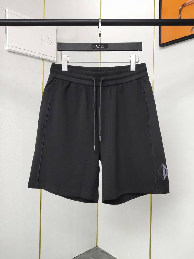 Dior 2024时尚休闲短裤，进口原版面料，上身舒适透气，原版五金辅料，顶级刺绣图案，档次极高，版型超正，上身帅到爆，码数：M一3Xl - 点击图像关闭