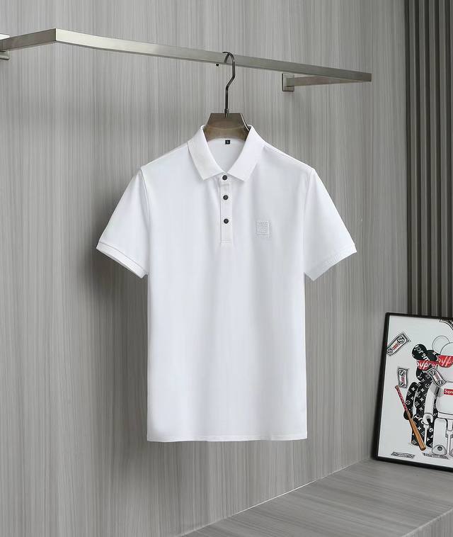 2024# Giv纪梵希夏季新款短袖t恤polo，客供定制珠地面料，简单时尚款，超级好看！简单大方的款式！满满的高级感，四季可穿。 颜色：经典白色黑色。 Siz