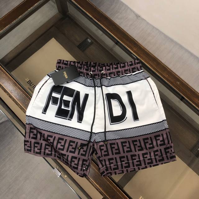 Fendi 芬迪 主推款 长年有货 2024最新款官网走秀款 Lns网红爆款沙滩裤 ～满花沙滩裤 ～三标齐全～内带网纱里布、 松身透气 、居家旅游必备佳品 ！