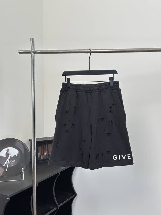 Givench* 纪梵希 破洞双层假两件短裤 Size：Xs S M L 采用320克毛圈 内衬使用26支爽棉 质感十足 舒适贴肤 Gvc Logo搭配双层破洞