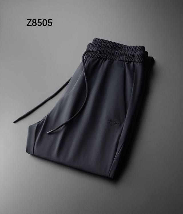 春夏新款 New Models ；弹力针织速干面料，柔软，舒适，口袋拉链款 款号：Z8505 码数：29-40 版型：直脚裤型