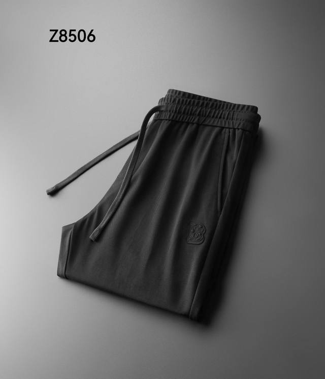 春夏新款 New Models ；弹力莱赛尔面料，天然木源，可生物降解，丝滑触感，亲肤安全 款号：Z8506 码数：29-40 版型：直脚裤型