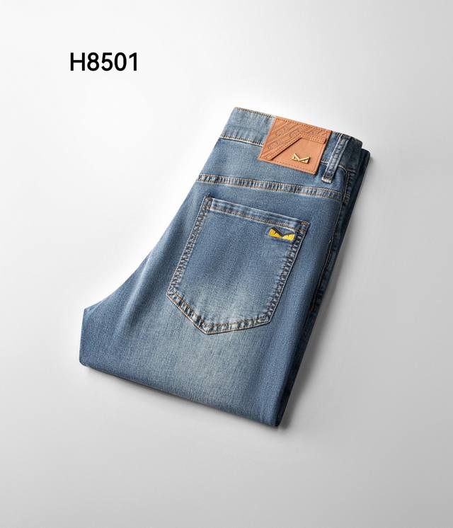 春夏新款 New Models ；莱卡 Lycra 弹力牛仔面料，柔软，舒适 款号：H8501 码数：29-40 版型：直筒