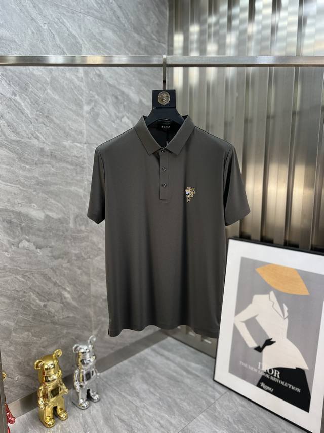 Fendi 芬迪 春夏新品 三标齐全 翻领t恤短袖polo 无痕薄款冰丝面料 柔软度极好 好货不用过多介绍 看细节 专柜码数：M-4Xl 175 140建议l