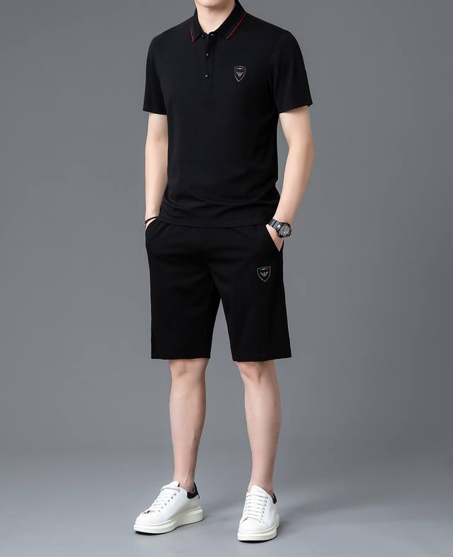 阿玛尼 夏季新款短裤套装 尺码：M-4Xl，最大可穿210斤。 介绍：24年夏季新品男士高档专柜休闲套装，原版开模定制，面料不变形不掉色不缩水，工艺细节精美，走