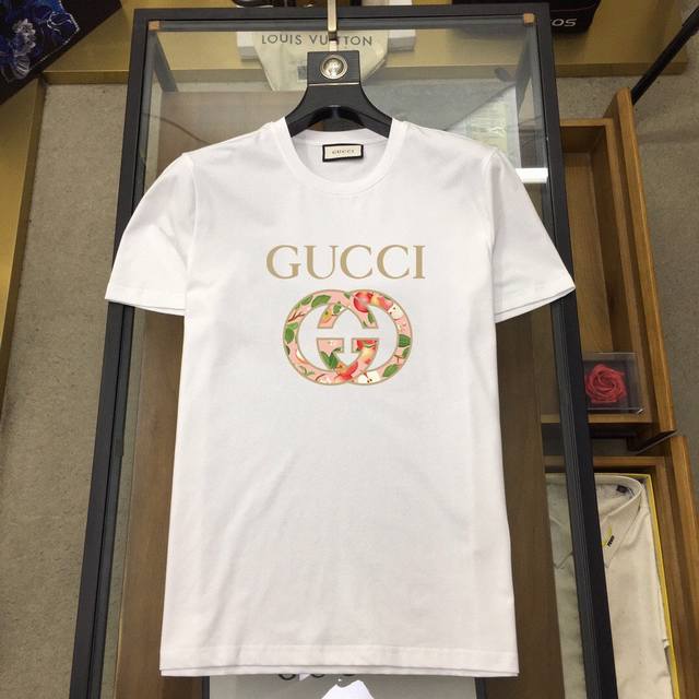 Gucci古奇 2024Ss夏季新款 男女同款 短袖 圆领t恤，高端版本！专柜定制面料 透气舒适度高，细节无可挑剔，品牌元素设计理念，体现高品质。手感细腻柔软！