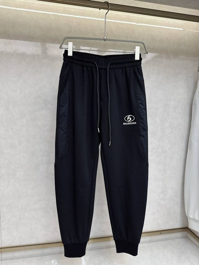 巴黎世家 2024春夏新款休闲裤！官网同步发售。品牌经典logo休闲裤，定制面料，舒适度极好，手触感： 烈。辦识度极高，完美品相工艺。尺码：M-3Xl