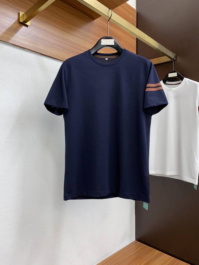 杰尼亚 春夏最新款短袖t恤，手感柔软，穿着舒适，做工精细.上身效果无敌帅气，码数m-3Xl