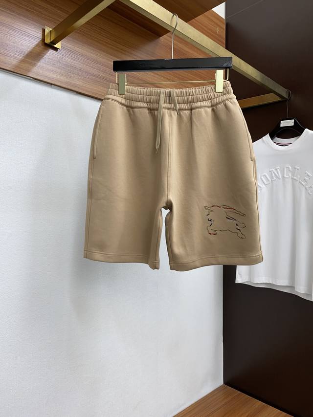 24系列短裤 休闲短裤 定制液氨空气层面料 亲肤感舒适性极佳 简约休闲款式打造休闲与个性兼备的时髦单品，大气且百搭，出街必备单品。M-2Xl