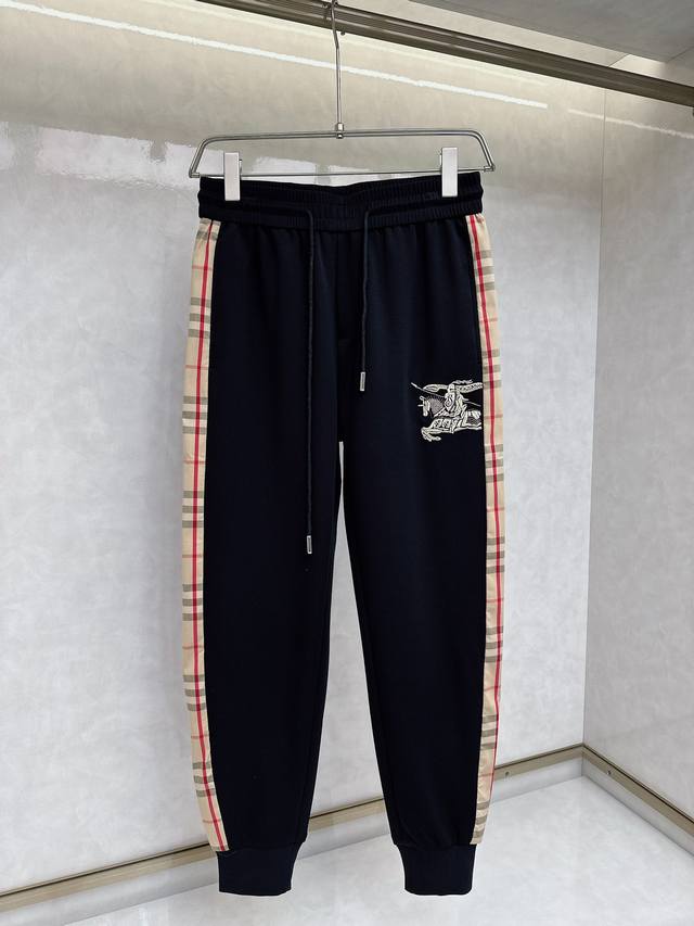 巴宝莉 2024早春新款休闲裤！官网同步发售。品牌经典logo休闲裤，定制面料，舒适度极好，手触感： 烈。辦识度极高，完美品相工艺。尺码：M-3Xl