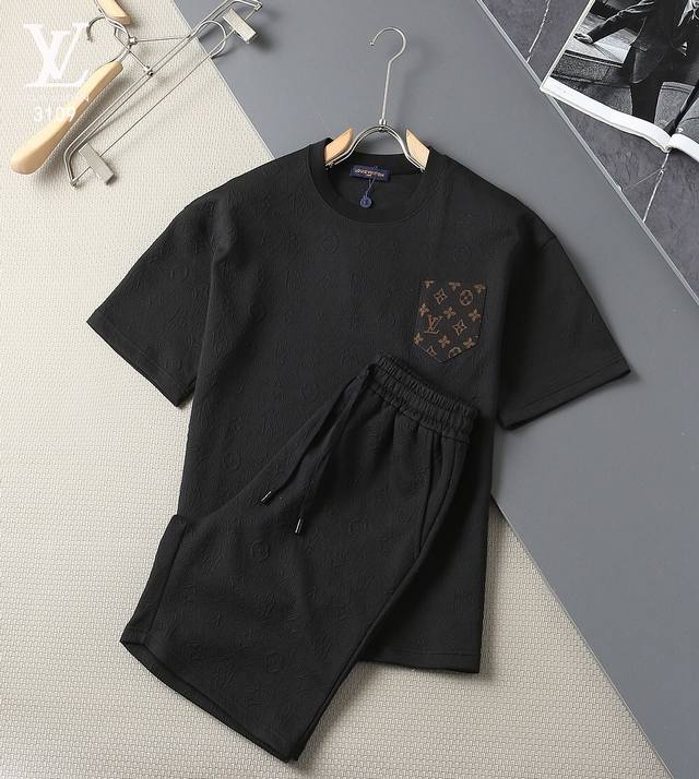 Lv新款套装系列-黑色 面料：纯棉 颜色：白色 黑色 尺码：M L Xl Xxl L 男女同款