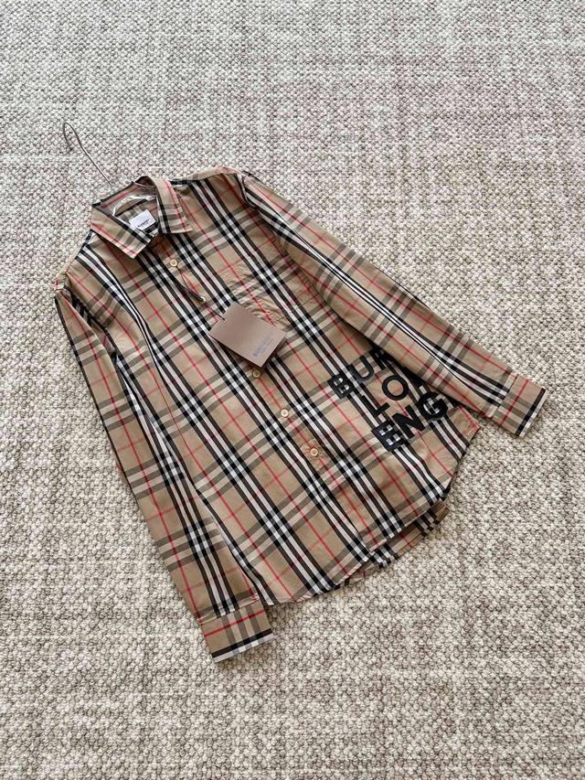 Burberry 巴宝莉格纹印花棉府绸衬衫 时尚界的常青款vintage格纹棉质衬衫马上到！Bur粉闭眼入～ 此款由新任bur首席创意总监riccardo Ti