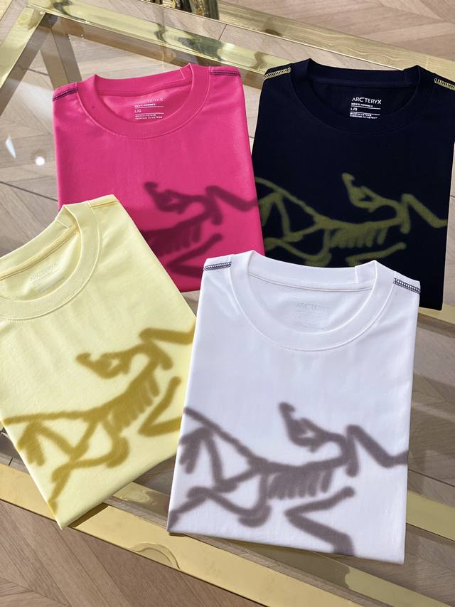 Archaeopteryx，2024春夏新品，时尚休闲圆领短袖t恤，专柜同步有售，原单狠货，采用进口原版面料，顶级印花工艺字母图案logo，彰显着时尚的魅力，独