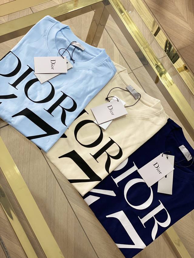 Christian Dior,2024春夏新品，时尚休闲圆领短袖t恤，专柜同步有售，原单狠货，采用进口原版面料，顶级印花工艺字母图案logo，彰显着时尚的魅力，