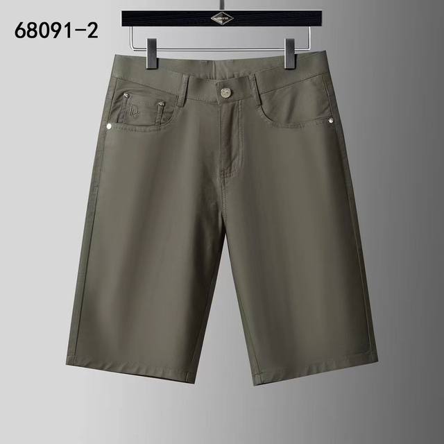 迪奥 2024夏季新款男士休闲短裤 高端版本！专柜定制面料 透气舒适度高，细节无可挑剔，品牌元素设计理念，体现高品质。手感细腻柔软！L35呈现休闲裁剪，上身版型