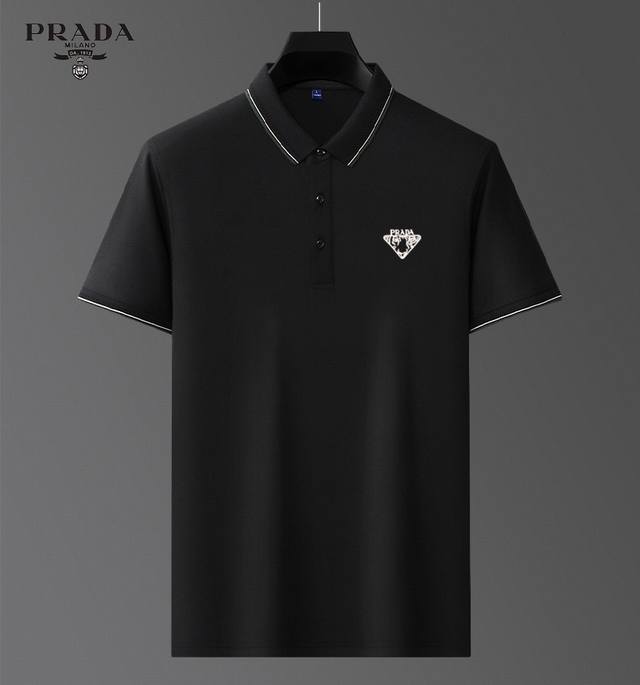 Prada 普拉达 2024春季新款专柜原单系列 高端优雅成功男士定制 顶级时尚休闲兼商务短袖翻领，精选进口原单精棉面料，原版绣花logo设计更显奢华高贵风范，