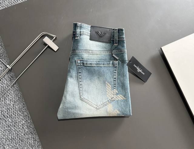 Armani 阿玛尼 2024 春夏新品 专柜有售 实体店极品牛仔裤专柜原版1:1好货，适合各个年龄段。市场最高版本的欧洲进口面料。舒适柔软亲肤，上身效果超级棒