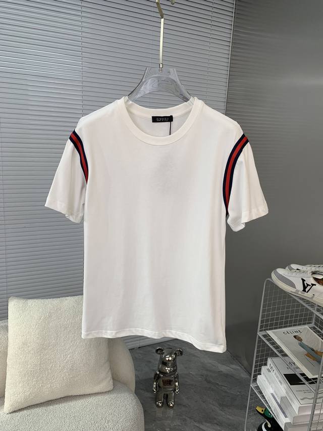 Gucci古奇 2024Ss新品短袖t恤，时尚有型，简约百搭款。版型挺括，经典范家logo，新工艺搭配，穿着舒适，纱织细腻，上身帅气十足，三标齐，所有精细做工让