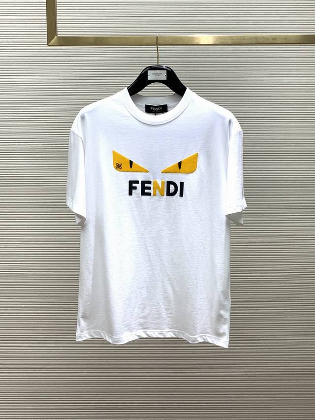 Fendi 芬迪，2024初夏最新品，专柜同步有售，原单狠货，休闲时尚圆领短袖t恤，进口原版面料，顶级印花工艺字母图案logo，独特设计，上身舒适透气，档次极高