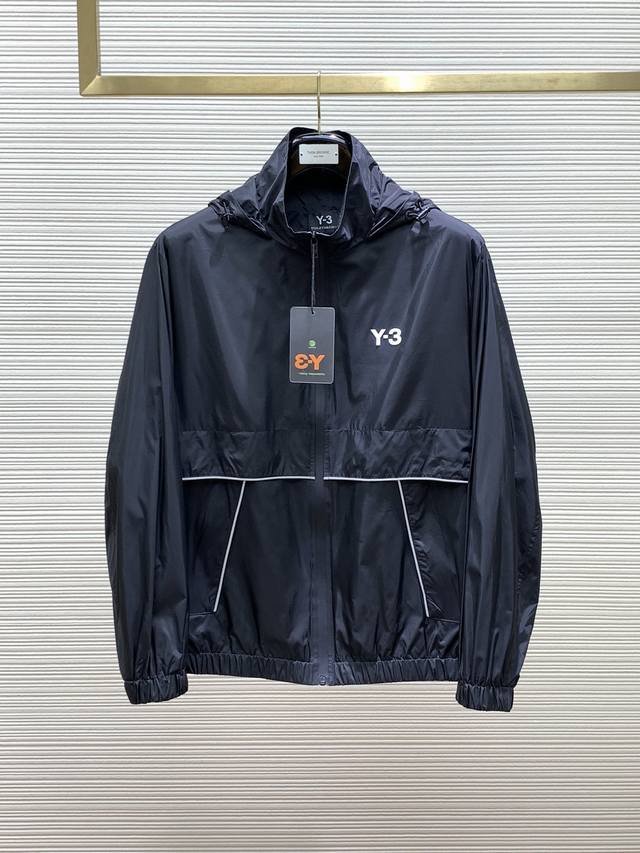 Y-3 山本耀司，2024春季最新品，专柜同步有售，原单狠货，时尚休闲连帽外套，进口原版面料，舒适度极佳，经典y3字母logo，经典三条杠织带拼接，工艺精湛，档