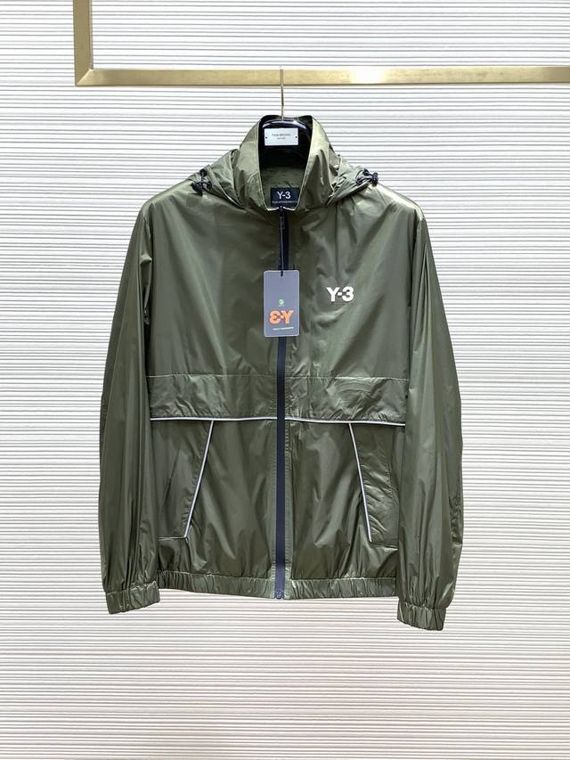 Y-3 山本耀司，2024春季最新品，专柜同步有售，原单狠货，时尚休闲连帽外套，进口原版面料，舒适度极佳，经典y3字母logo，经典三条杠织带拼接，工艺精湛，档