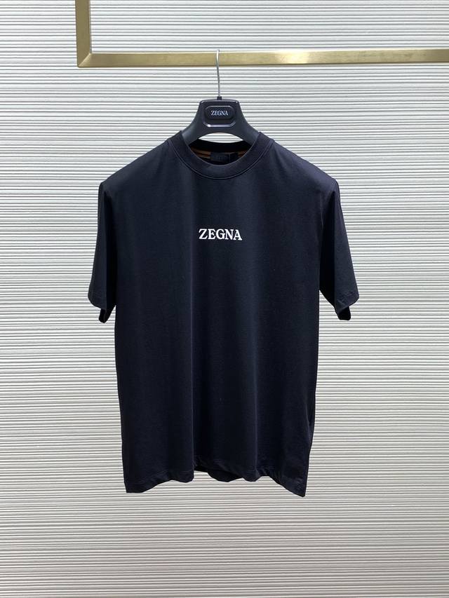 杰尼亚 Zegna，2024初夏最新品，专柜同步有售，原单狠货，时尚休闲圆领短袖t恤，上身舒适！吸睛而有亮点，采用进口原版面料，顶级印花工艺字母logo，简单而