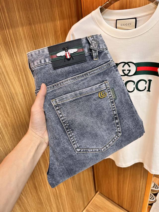 Gucci 2024年春夏最新品牛仔裤出入专卖店无压力 专柜热销款 品味与价值共享 身穿着非常舒适 低调不失奢华 穿出去非常有档次,裤型款式和裁剪亦无需多言 上