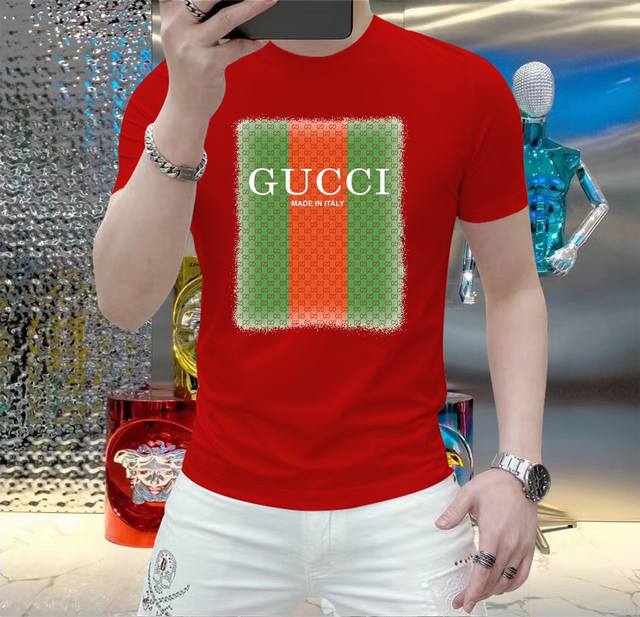 Gucci 2024春夏新品爆款 顶级走秀网红款定制 春夏原单时尚休闲短袖t恤。24Ss春夏潮人网红必备单品，精选进口速干玉蚕丝面料，舒适性与透气性兼优，柔软抗